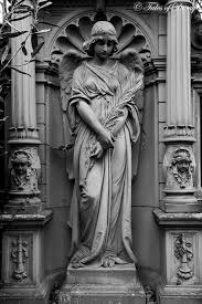In Kaiserslautern Germany Angelsculpture Germany Kaiserslautern Arte Cemiterio Estatuas De Anjo Estatua