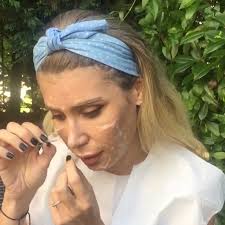 Domates Maskesi Gozenekleri Kuculten Siyah Noktalari Gideren Lekeli Cilde Iyi Gelen Maske Icindekiler 1 2 Su Bardagi Sut 2 Yemek Instagram Fashion