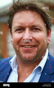 James cakes hi-res stock photography and images