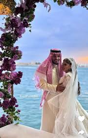 5 مقاطع لافتة من حفل زواج نايف هزازي وهديل خان (فيديو) | إرم نيوز