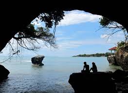 Dikelilingi oleh gugusan karang yang berjajar rapi, sekilas laguna alami di pantai wedi ombo berjarak sekitar dua jam perjalanan dari kota yogyakarta, pantai jogan kerap terlewatkan oleh para tapi tidak dengan pantai nglambor. 45 Destinasi Tempat Wisata Di Banten Terpopuler Tokopedia Blog
