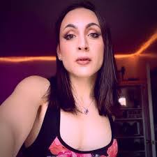 Jennie Boone's Instagram, Twitter & Facebook