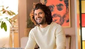 Vijay devarakonda lifestyle 2020, girlfriend, income, house, cars, family,biography,movies&net worth disclaimer : Vijay Deverakonda S Birthday Wishes Pour In From Rashmika Other Tollywood Celebs