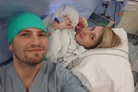 Birth Vlog will be live at 7pm Tonight... Watch here 👉  https://www.youtube.com/watch?v=vqkBRdOfvLw