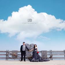 Alienco.net) alternatif tempat prewedding gratis berikutnya tentu saja di jalanan bogor. Prewedding Jakarta Prewedding Ancol Engagement Photo Prewedding Bogor Prewedding Bandung Engangement Photo Idea Wedding Poses Photography Pre Wedding