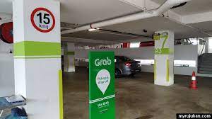 Kamu tinggal menuju ke titik penjemputan yang terdapat logo grab dan gojek. Pertama Kali Tempah Dan Naik Grab Myrujukan