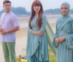 Hubungan medina dengan ayahnya tak begitu rapat kerana selalu dihasut oleh datin mawar. Tonton Drama Cemburu Seorang Perempuan Episod 20 Akhir