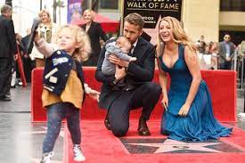 Biyografisine, 16 yıllık kariyerinin detaylarına ve hakkındaki tüm haberlere bak. Ryan Reynolds Scherzt Blake Fullt Scheidungspapiere Aus Gala De