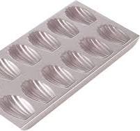 CHEFMADE Madeleine Mold Cake Pan, 12-Cavity Non-Stick Oval Shell Madeline  Bakeware for Oven Baking (Champagne Gold)