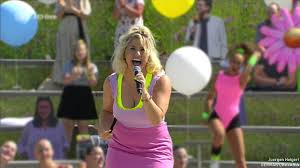 Der fernsehgarten 2020 öffnet ab dem 10. Beatrice Egli Bunt Zdf Fernsehgarten 16 08 2020 Youtube