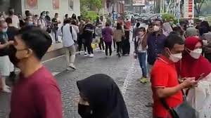 Gempa di malang mendapatkan sorotan sejumlah media asing dari amerika, singapura, dan india. Sjsrofweue3ofm