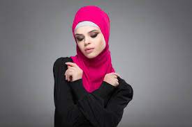 Juga sesuai dengan warna tua, seperti merah. Tampil Cantik Nan Meriah Dengan 10 Jilbab Merah
