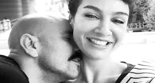 Sarp levendoglu is a 39 year old turkish actor. Sarp Levendoglu Ndan Sonra Bir Ask Pozu Da Birce Akalay Dan Magazinn Com