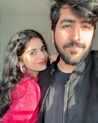 Upgraded life to version 2.1 Build 2903 exactly one year ago today and  haven't looked back since. Happy shaadi anniversary to this cool little  lizzo. 👫🏼🤙💍💃🏼🕺🏼🥂😎