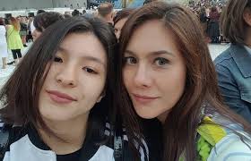 Anak wulan guritno, shaloom syach razade, muncul dengan kabar baru. Putus Komunikasi Wulan Guritno Berharap Shaloom Bisa Kenal Dekat Ayah Kandungnya