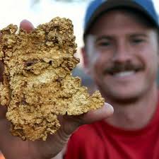 Chris Gholson's Instagram, Twitter & Facebook