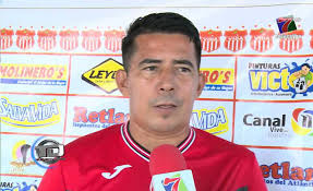 Elvin López podría ser separado del banco del Vida