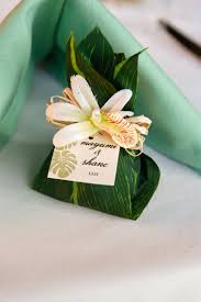 Personalized Favor Wrapped Hawaiian Style Deco Mariage Tropical Deco Mariage Exotique Idees De Mariage