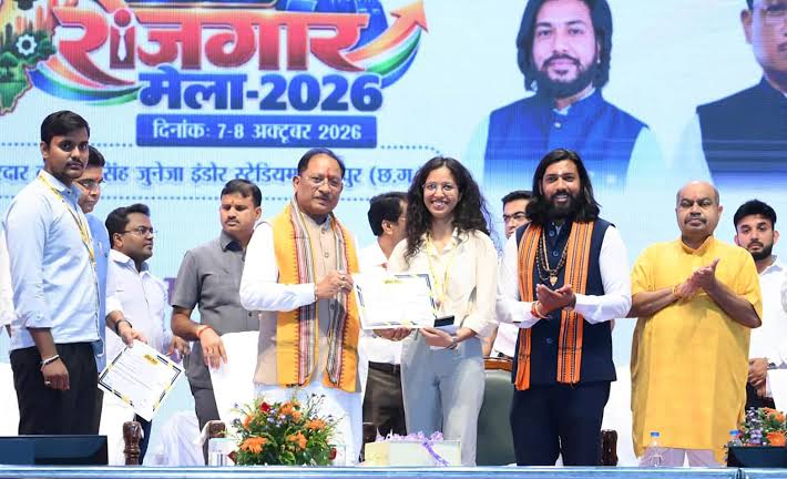 छत्तीसगढ़ के युवाओं को रोजगार से जोड़कर उनके सपनों को नई उड़ान देना और  उन्हें स्वावलंबन की राह पर आगे बढ़ाना हमारी सर्वोच्च प्राथमिकता है ...
