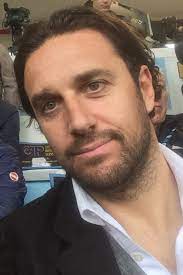 Er spielte auf der position центральный нап. Luca Toni Wikipedia