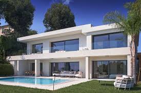 Hall, séjour, cuisine américaine équipée, 3 chambres, 3 salles de bains, placards, dégagements. Vente Maison Contemporaine De Luxe Cannes 06400 314 28 M Maison Contemporaine Maison Comptemporaine Belle Maison Moderne