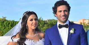 أخبار مصر، سمير غانم، منوعات، فنون، نجوم، فنان مصري شيع عدد كبير من الفنانين جثمان الفنان الكبير سمير غانم إلى مثواه الأخير وأدوا صلاة الجنازة عليه، بمسجد المشير بالتجمع الخامس بالقاهرة. Ø¥ÙŠÙ…ÙŠ Ø³Ù…ÙŠØ± ØºØ§Ù†Ù… ØªÙƒØ´Ù Ø³Ø¨Ø¨ Ø§Ù†ÙØµØ§Ù„Ù‡Ø§ Ø¹Ù† Ø­Ø³Ù† Ø§Ù„Ø±Ø¯Ø§Ø¯