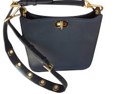 Choisissez parmi nos 342 articles michael kors pour femme. Sacs A Main Michael Kors Sac Bandouliere Cuir Bleu Marine Ref 85747 Joli Closet