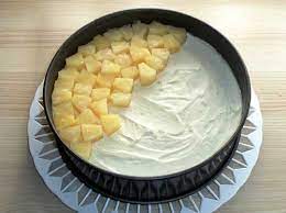 Eier mit quark, schmand, zucker, vanillezucker, zitronenschale, ananassirup cremig rühren. Ananas Torte Rezept Ein Ananaskuchen Mit Nuss Tortenboden Und Mascarpone