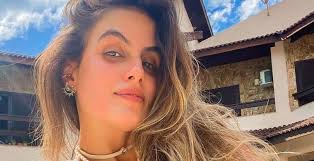 Empolgado com a participação da amiga no 'big brother brasil 19', o produtor de moda conta em. Ex Bbb Carol Peixinho Celebra Inicio De Abril Mes Do Meu Anivesario