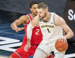 We'd love an assist, just let us know about the error and. College Basketball Ap All America Team Includes Michigan S Hunter Dickinson Rivals Com Michigan