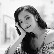 Vera Chen's Instagram, Twitter & Facebook