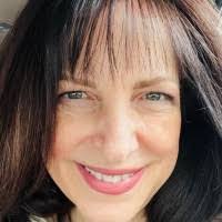 Mary Debonis's Instagram, Twitter & Facebook