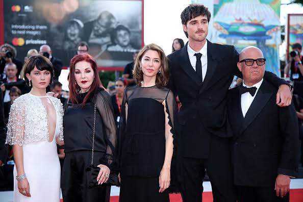Priscilla e Elvis Presley vivem romance e brigas intensas no 1º e  impressionante trailer da cinebiografia; assista - Hugo Gloss