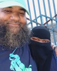 Introduction and photo sharing in a social group