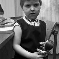 Orubricerad 7 april 1967 Tyska förskolebarn från Väst-Berlin kom till  ferieföräldrar. Femåriga Karin Carstel hos familjen Lindgren.