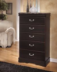 A queen bed is the perfect size for almost any bedroom and a queen bedroom set offers options for anyone's space. Esmarelda Sleigh Bedroom Set Free Delivery Marjen Of Chicago Chicago Discount Furniture