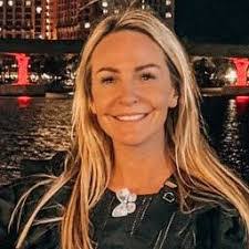 Hillary Gibson's Instagram, Twitter & Facebook