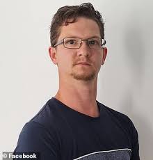 Neighbourhood war erupts over Brisbane man's impressive Christmas lights  display in Coopers Plains