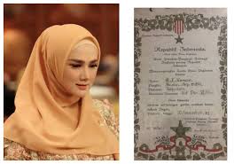 Maybe you would like to learn more about one of these? Peringati Hari Pahlawan Mulan Jameela Unggah Piagam Sang Ayah Ternyata Bukan Orang Sembarangan Hingga Dapat Bintang Jasa