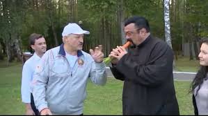 Steven seagal's skills in martial arts helped him have a successful career as a big screen action star, but he's also been famous for offensive and bizarre. Presedintele Belarusului L A Primit In Vizita Pe Steven Seagal Cu Morcovi Imaginile Virale Cu Actorul American Stirileprotv Ro