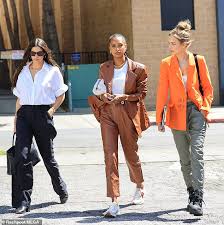 About 205 results (0.38 seconds). Sara Sampaio Und Die Model Freunde Jasmine Tookes Und Josephine Skriver Gehen Zum Mittagessen Nach La Aktuelle Boulevard Nachrichten Und Fotogalerien Zu Stars Sternchen