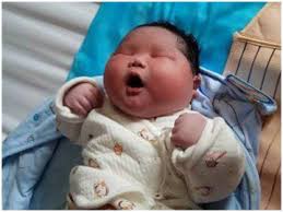 Vẫn có kinh nguyệt và uống thuốc tránh thai đều đặn, mẹ bất ngờ đẻ con