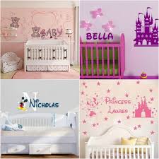 Cet espace doit être rempli de meubles pratiques et d'accessoires en avec la bonne peinture murale, les rideaux et le tapis appropriés, les lampes en formes étonnantes et la décoration murale créative, la chambre de. Stickers Chambre Bebe Deco Magique Disney Pour Votre Loulou