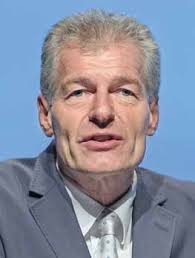 Diesen Chefs ist die Schweiz egal Gefährliche Liebschaft Vampire, Bären,  Ikonen