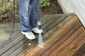 How To Clean Deck Wood With Vinegar 5 Steps Ehow Cleaning Deck Wood Cleaning Wood Wood Deck