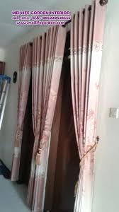 Untuk ruangan yang membutuhkan privasi seperti kamar tidur, tipe blackout adalah pilihan yang tepat. Desain Gordyn Pintu Kamar Desain Interior Surabaya