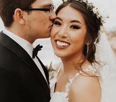 Hello friends! This is my first wedding back. I'm so grateful to  @allison.rusk and @rusktim for letting me design their smallish, wedding  florals👻 After a 2 year engagement they weren't going to