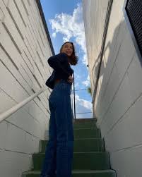 Emma Chamberlain Clothes Outfits Brands Style And Looks Spotern
