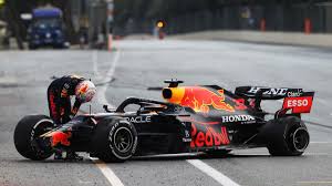 F1 driver @redbullracing | keep pushing the limits. Baku Gp Max Verstappen Kritisiert Nach Seinem Reifenschaden Samt Crash Hersteller Pirelli Scharf Eurosport