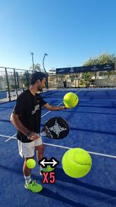 Padel con Bola Gigante: Diversión Asegurada